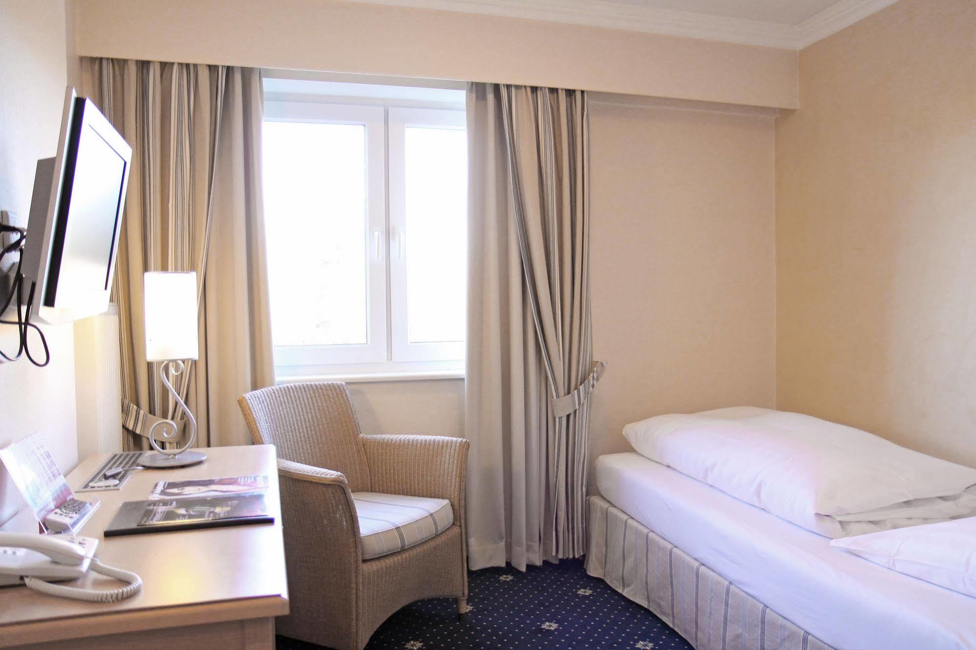 Thomas Hotel Spa & Lifestyle ฮูซุม ภายนอก รูปภาพ