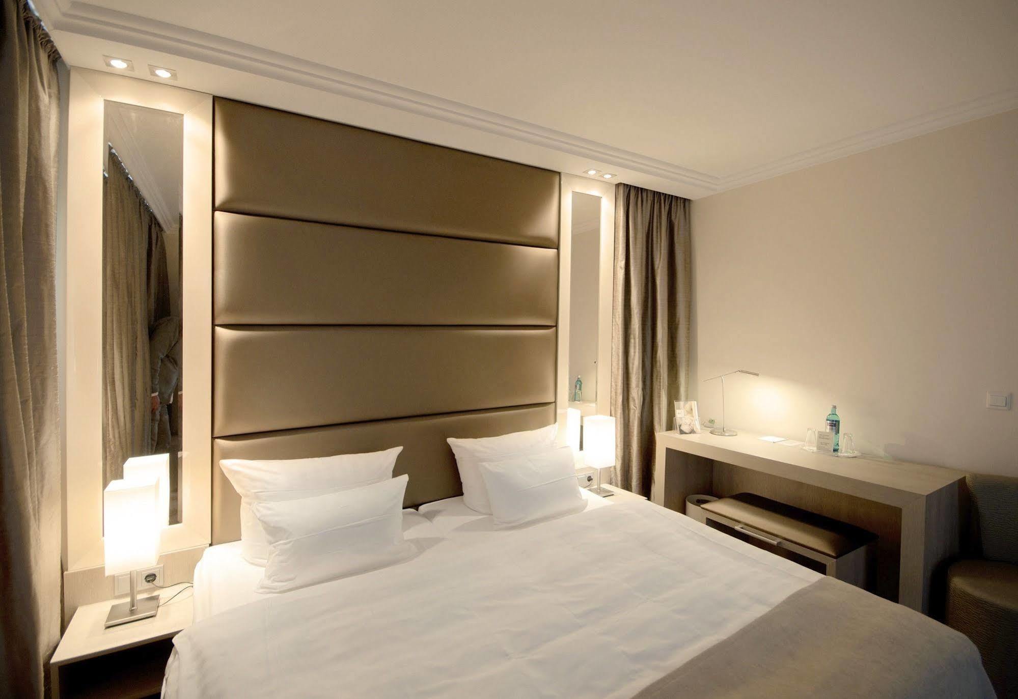 Thomas Hotel Spa & Lifestyle ฮูซุม ภายนอก รูปภาพ