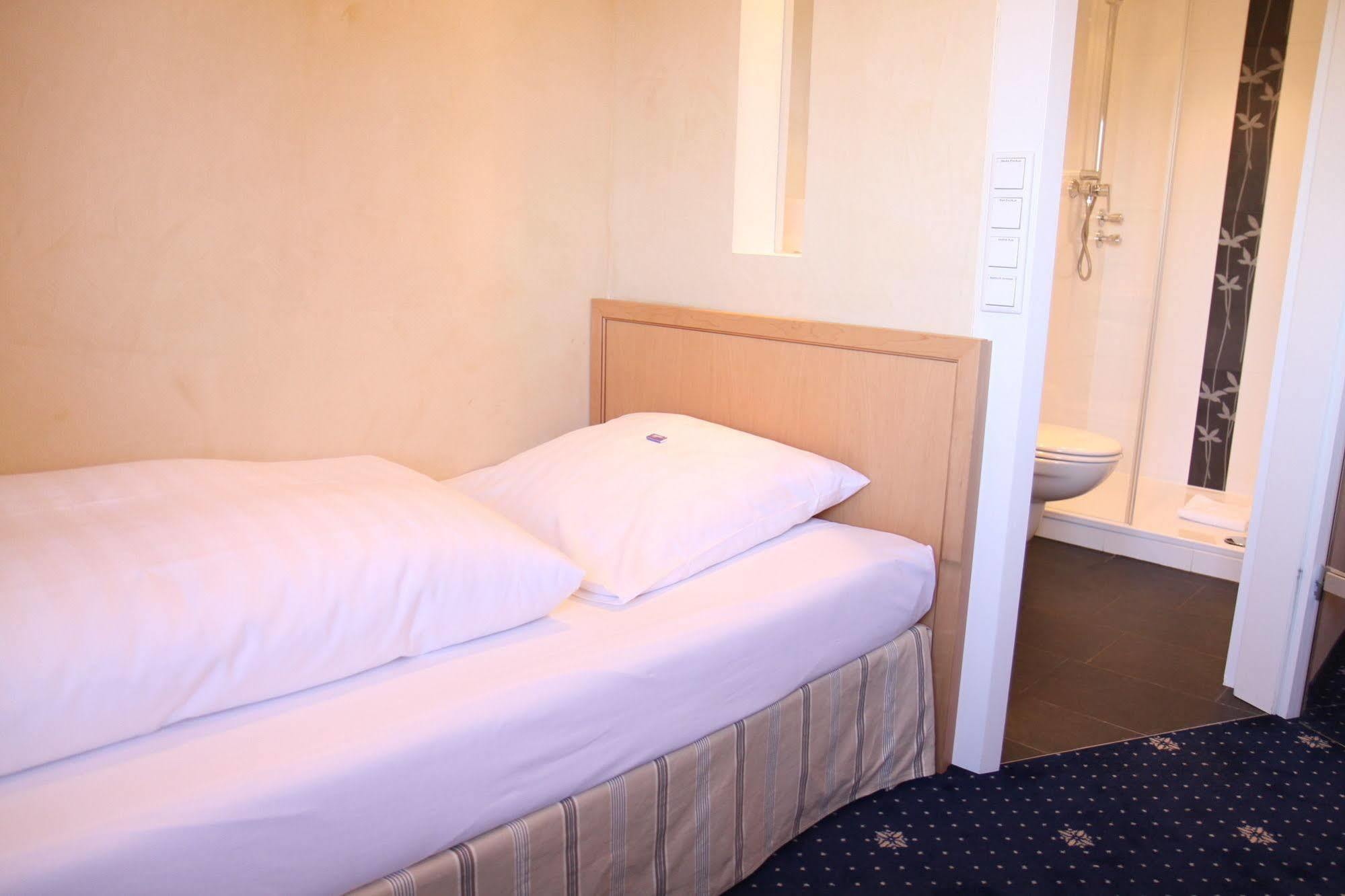 Thomas Hotel Spa & Lifestyle ฮูซุม ภายนอก รูปภาพ